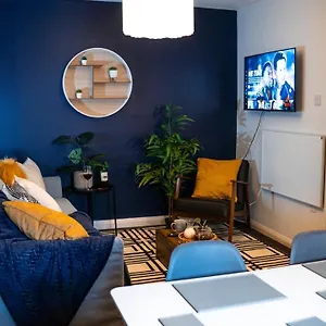  Apartment Flat 1 - King Bed, Parking, Workspace, Wi-fi, Corporates United Kingdom